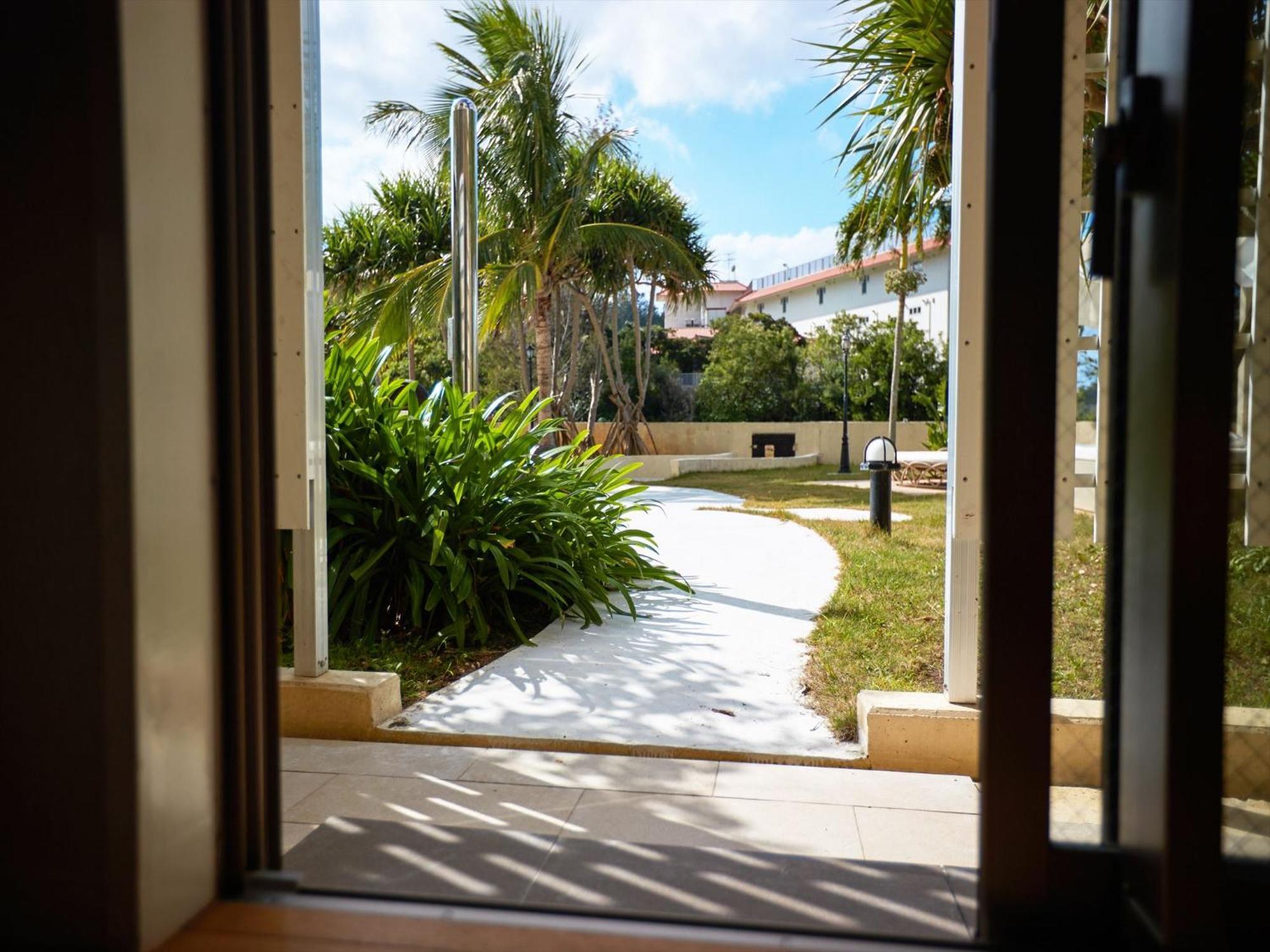 אונה La Casa Panacea Okinawa Resort מראה חיצוני תמונה